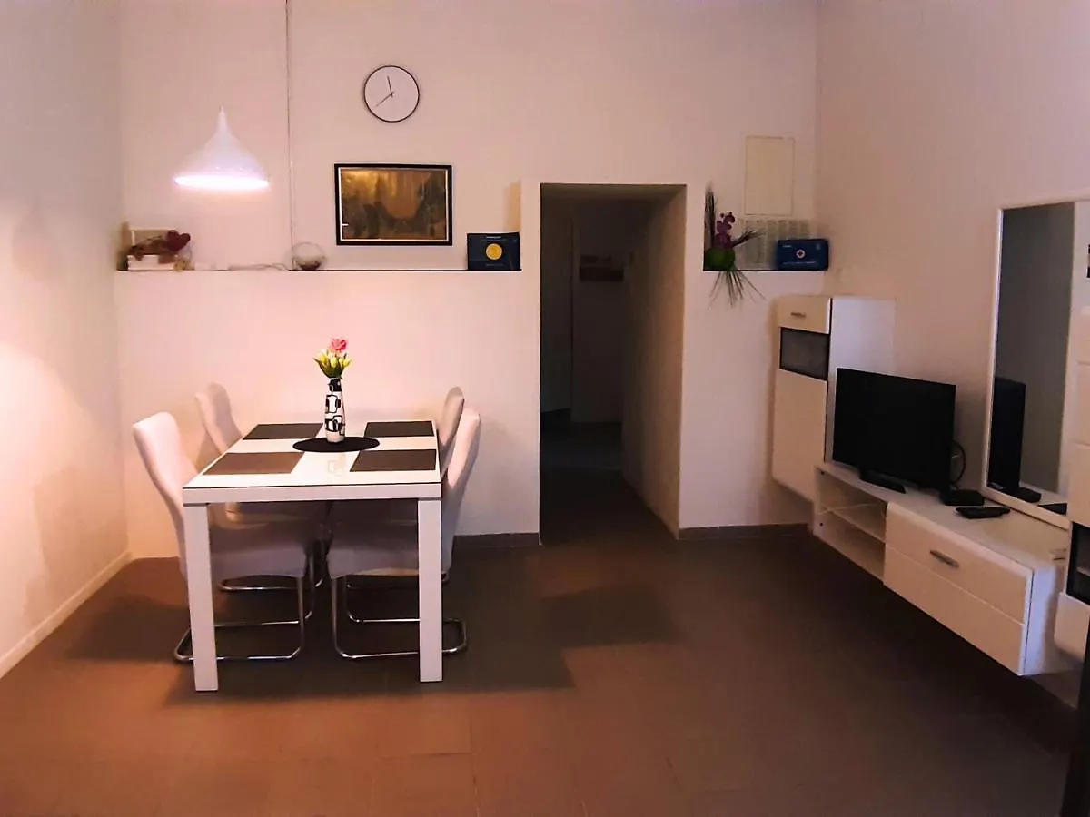 Elza Apartment Split